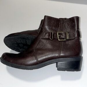 Anne Klein women’s brown Leather Ankle Boot zip up size 6.5